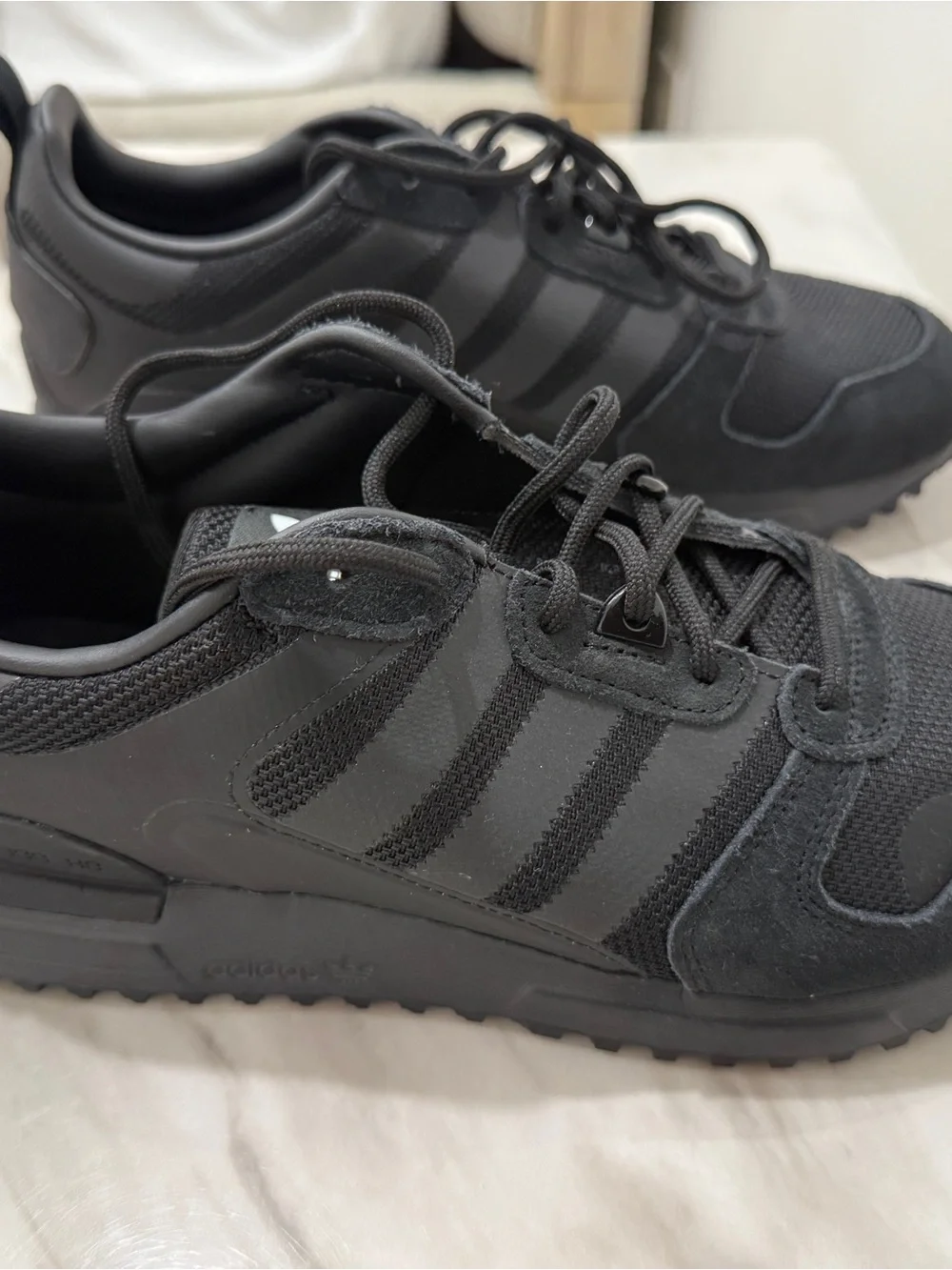 adidas ZX 700 HD Sneakers - Black size 9.